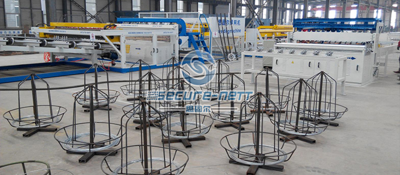 China Animal Cage Welded Wire Mesh Machine In Roll