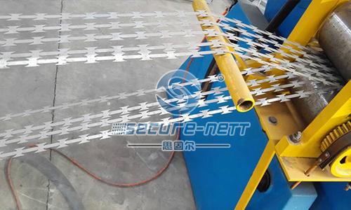 China Double Strands Barbed Wire Mesh Machine