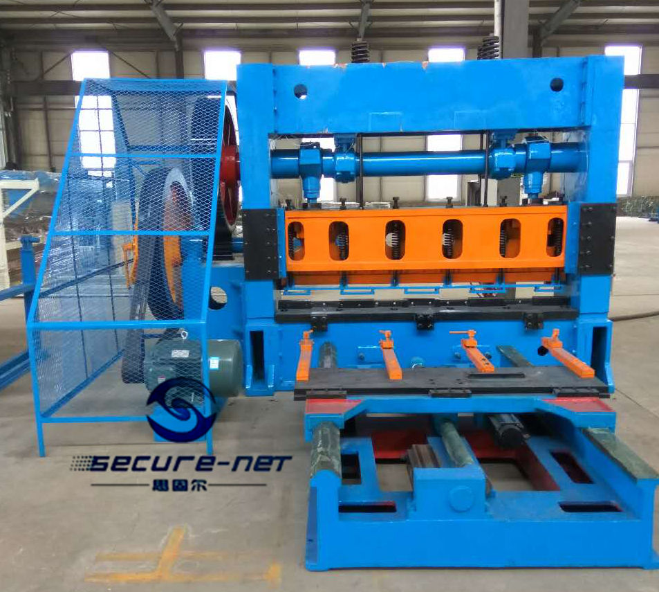 Secure-net expanded metal mesh machine3