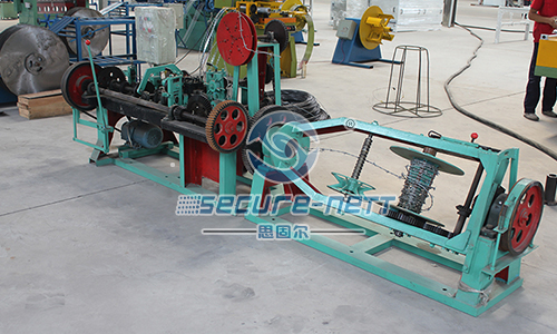 China Galvanized Low Carbon Steel Wire Barbed Wire Machine