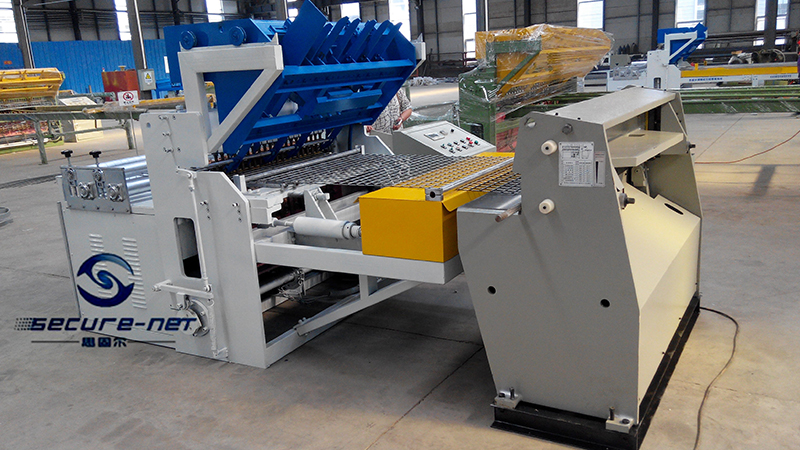 Welded wire mesh screen machines