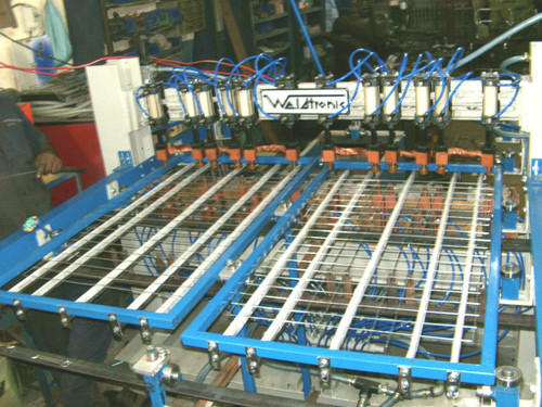 Automatic-fence-mesh-welding-production-line